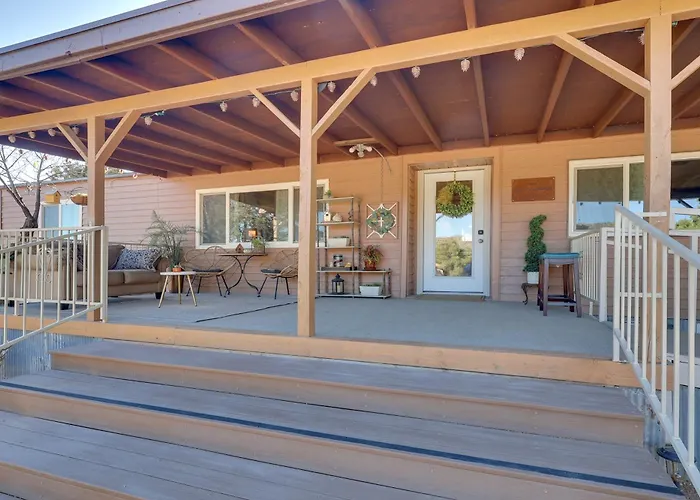 Hualapai Mtn Views On 2 Acres: 'thunderhead' Holiday home